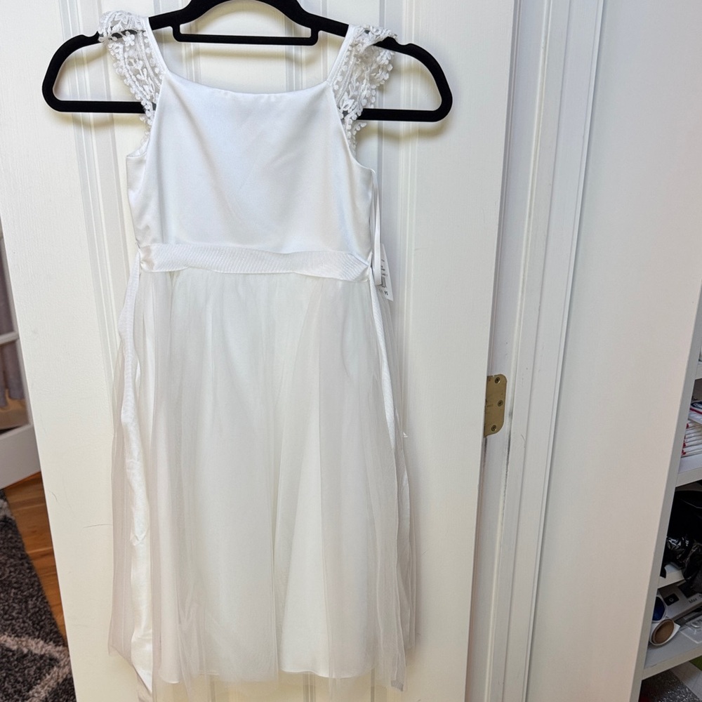 David’s Bridal Girls White Dress Size 6 NWT Lace Flower Girl